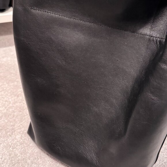 Madewell Essential Bucket Tote, Black Like New - Picture 4 of 6